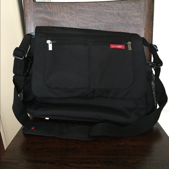 skip hop messenger diaper bag